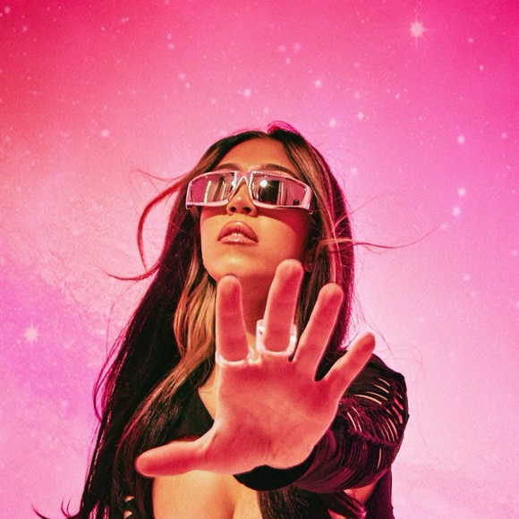 SORELLA | Sporty Goggle Silver Sunglasses - Picture 2 of 5